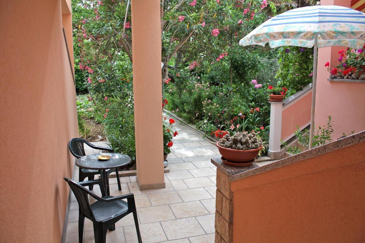 Apartments With A Parking Space Palit, Rab - 5028 Ngoại thất bức ảnh