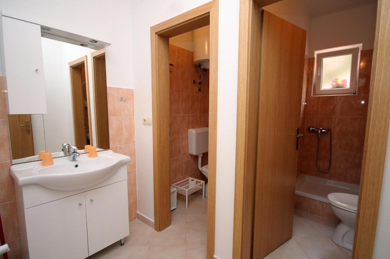 Apartments With A Parking Space Palit, Rab - 5028 Ngoại thất bức ảnh